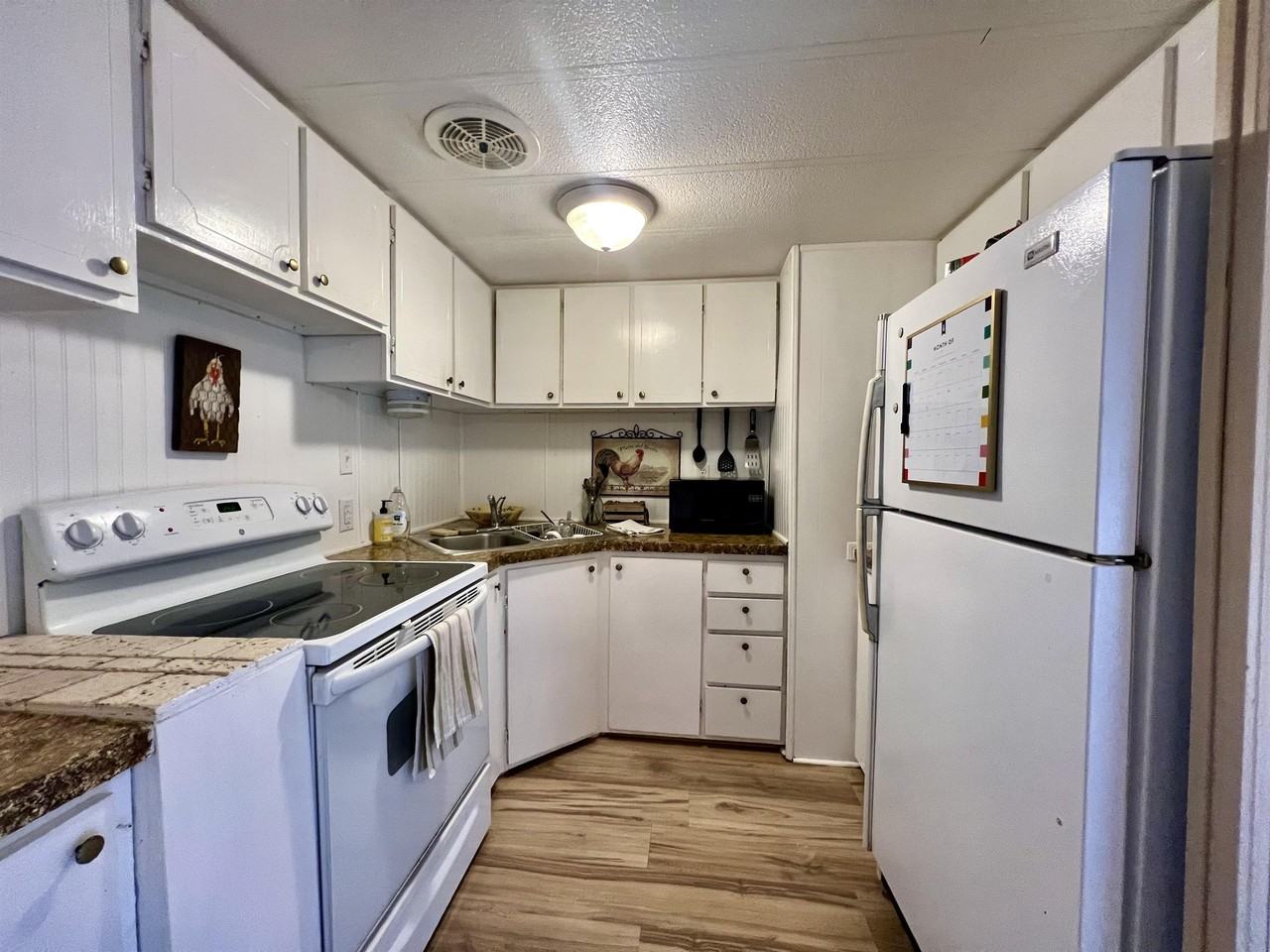 27 Mandalay Dr #1 - Photo 5 of 14