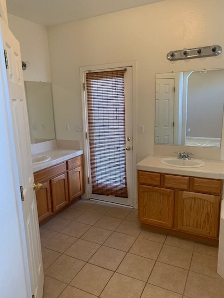 1646 Orange Cir - Photo 3 of 13