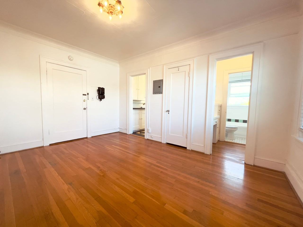 Vintage Apartments - Photo 4 of 50