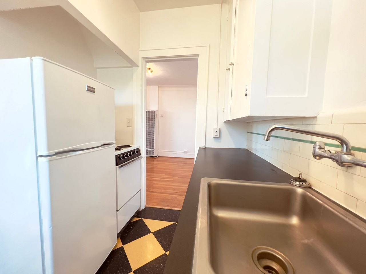Vintage Apartments - Photo 7 of 50