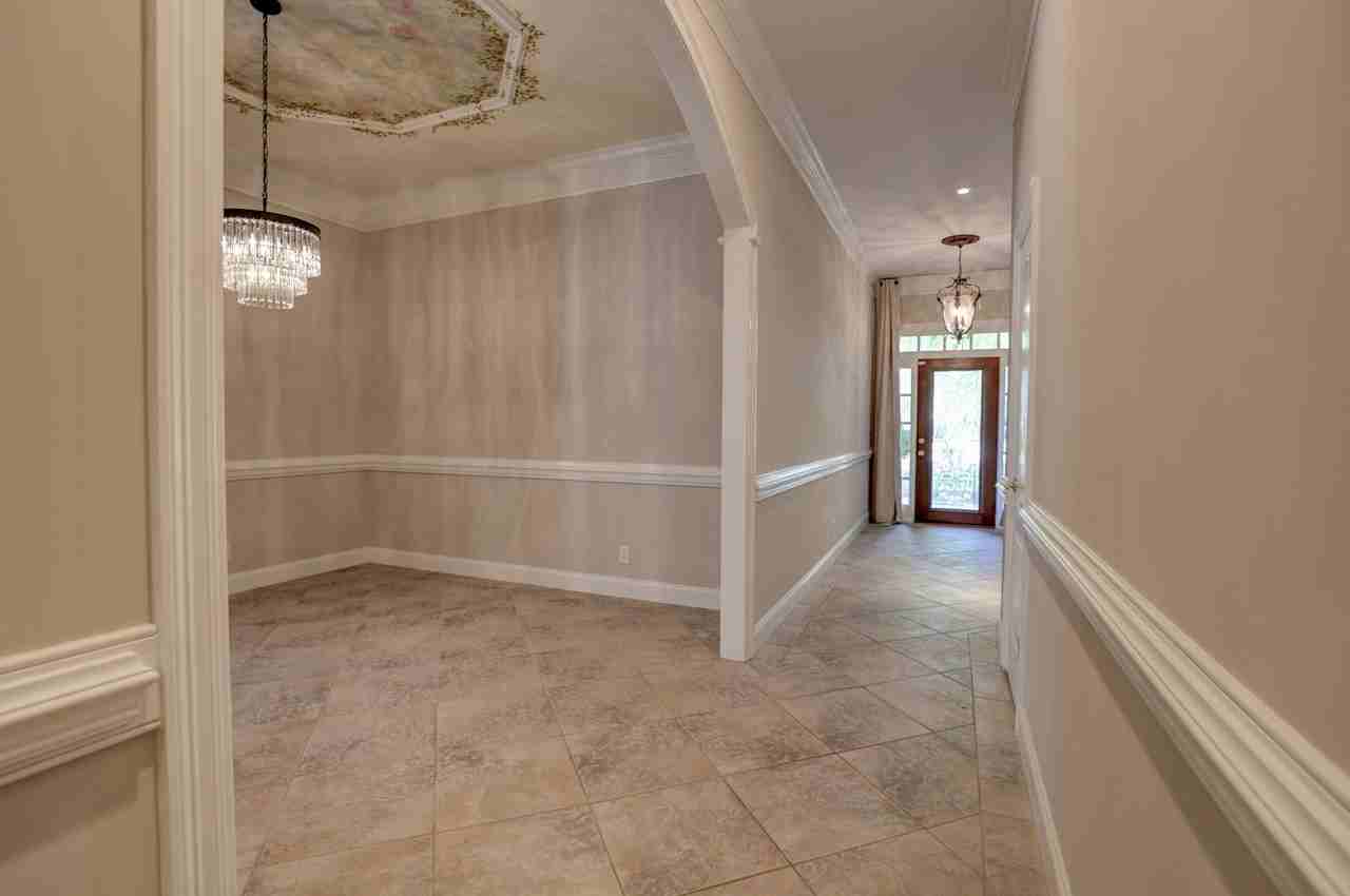 320 Clubhouse Dr - Photo 3 of 26