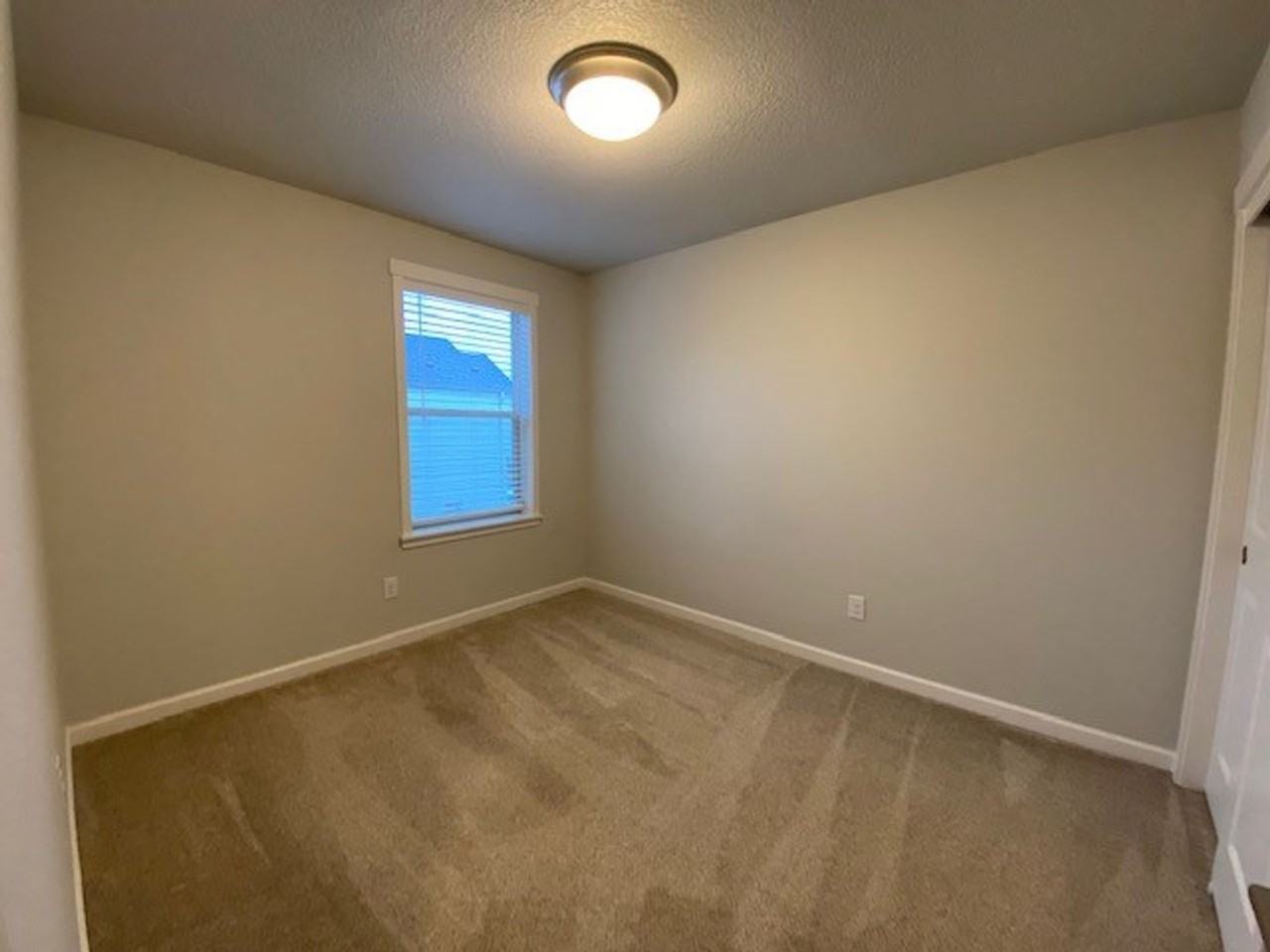 5707 Ne 58th Way - Photo 7 of 15