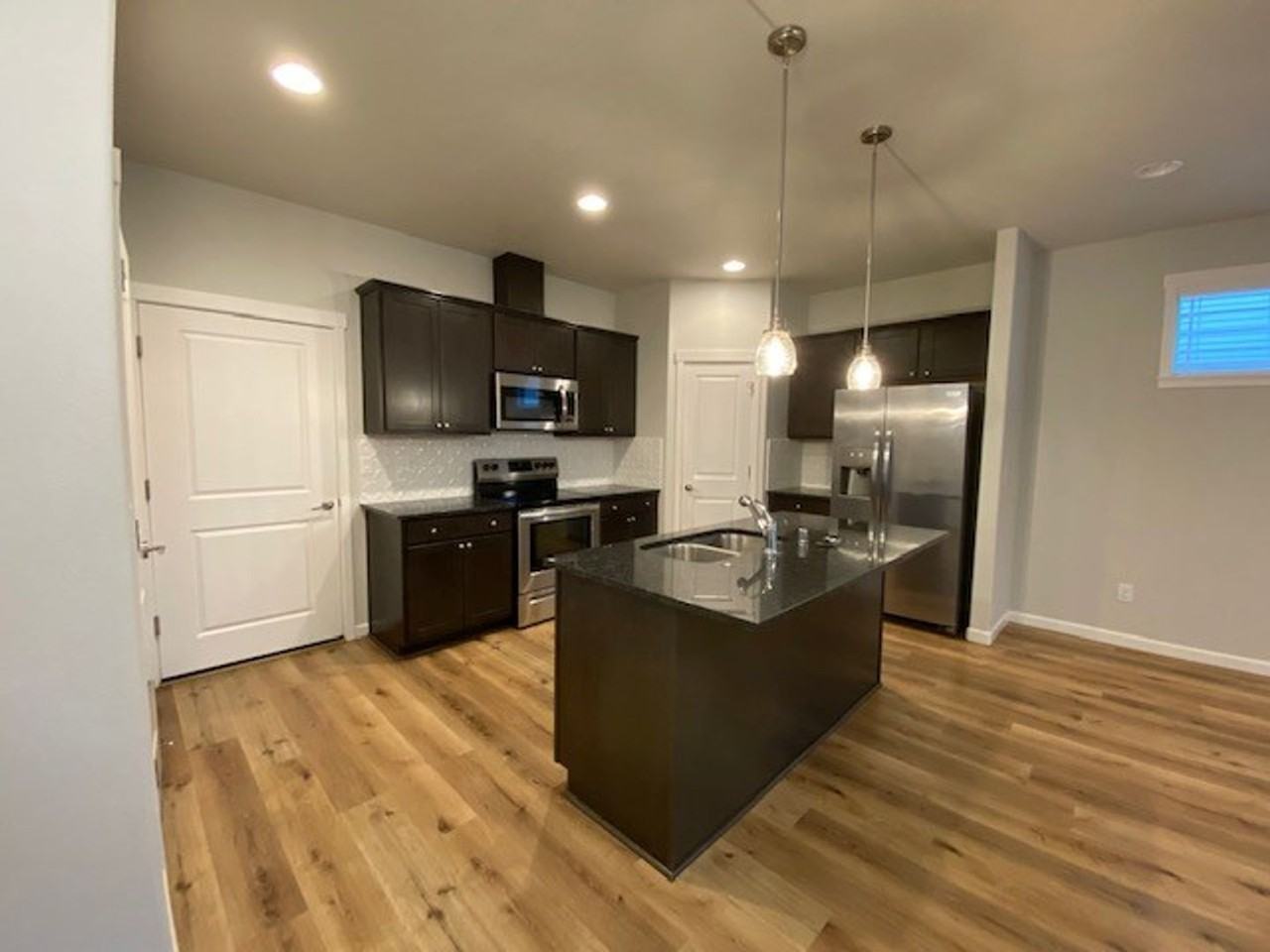5707 Ne 58th Way - Photo 3 of 15