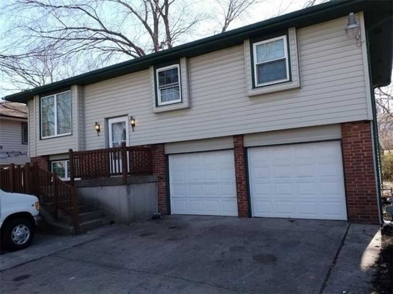 4611 Ne 48th St - Photo 2 of 48