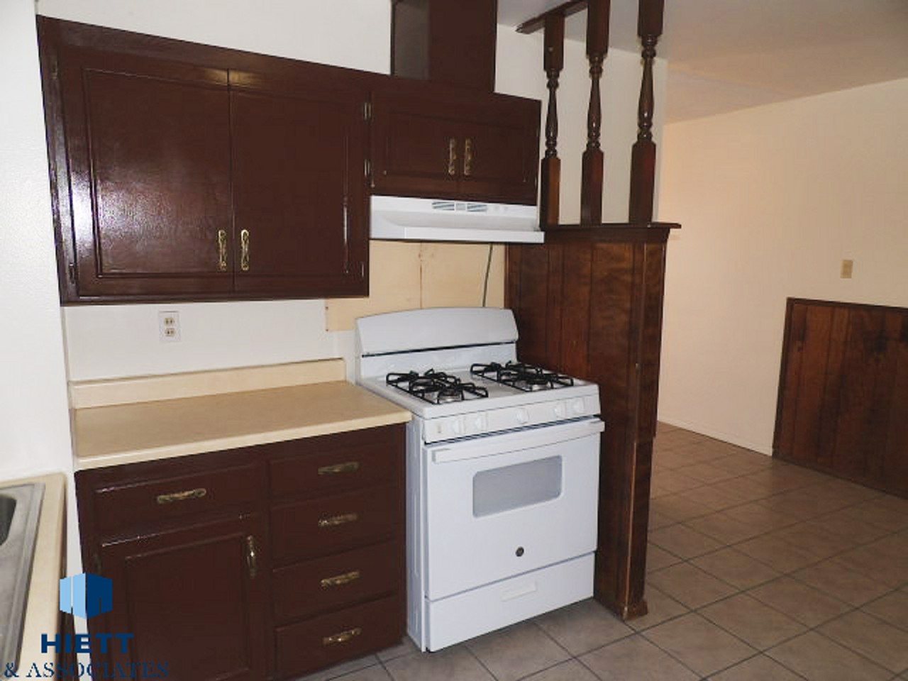 5025 Royal Dr - Photo 3 of 34