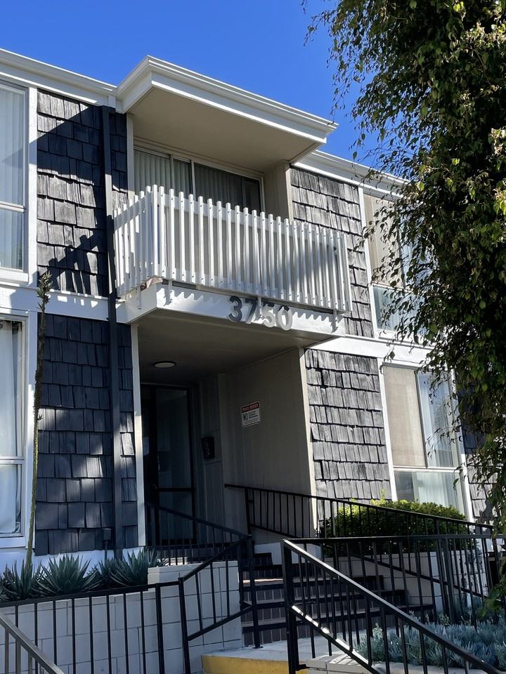 LUXURY LIVING AT AN AFFORDABLE PRICE - Photo 5 of 7