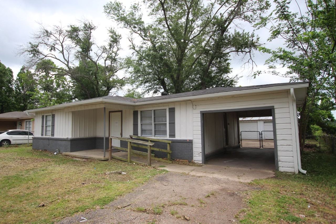 2327 Plume Dr - Photo 2 of 22