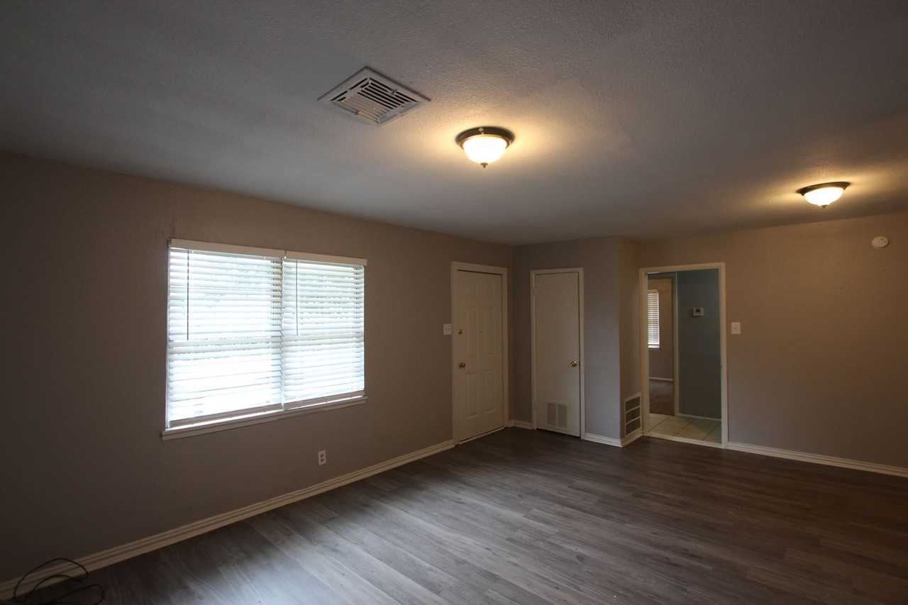 2327 Plume Dr - Photo 5 of 22