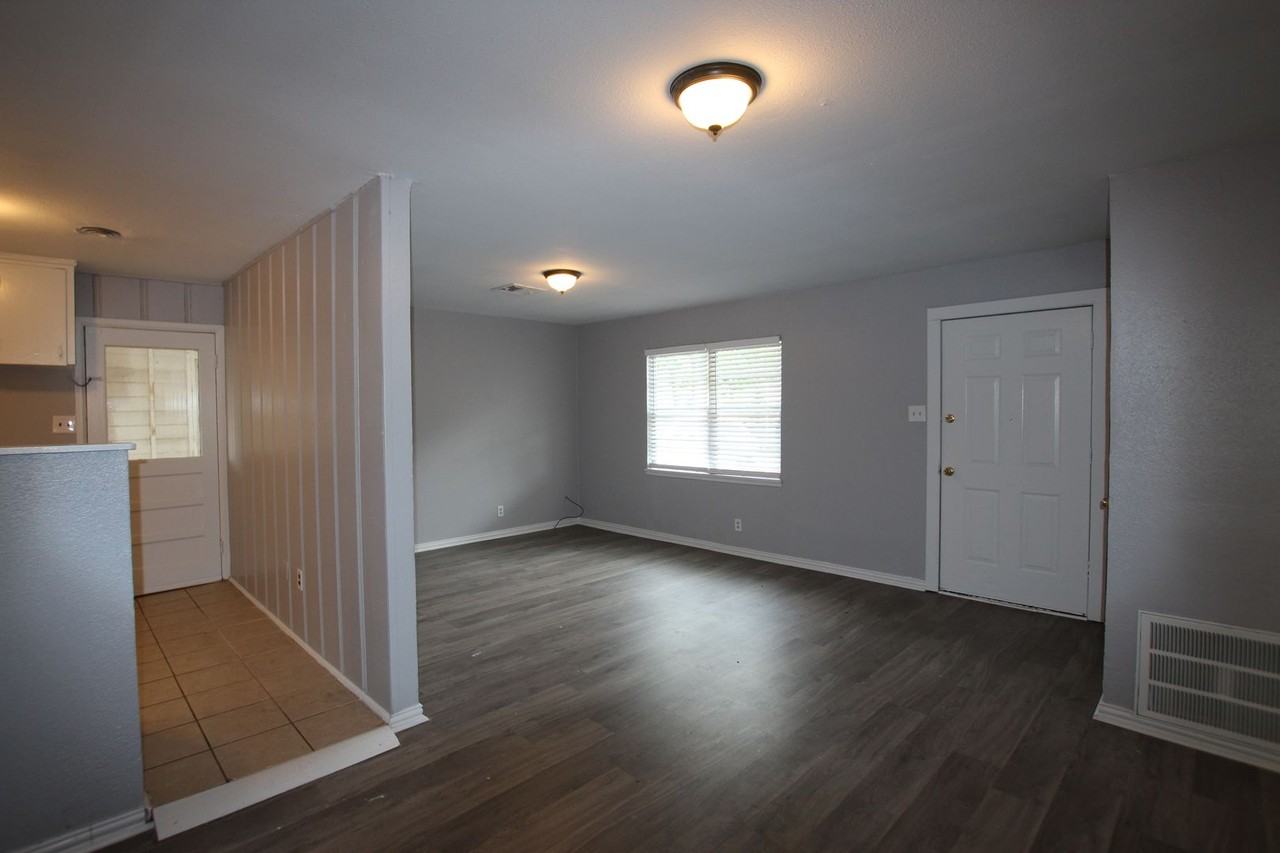 2327 Plume Dr - Photo 6 of 22