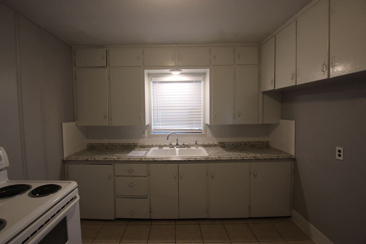2327 Plume Dr - Photo 7 of 22