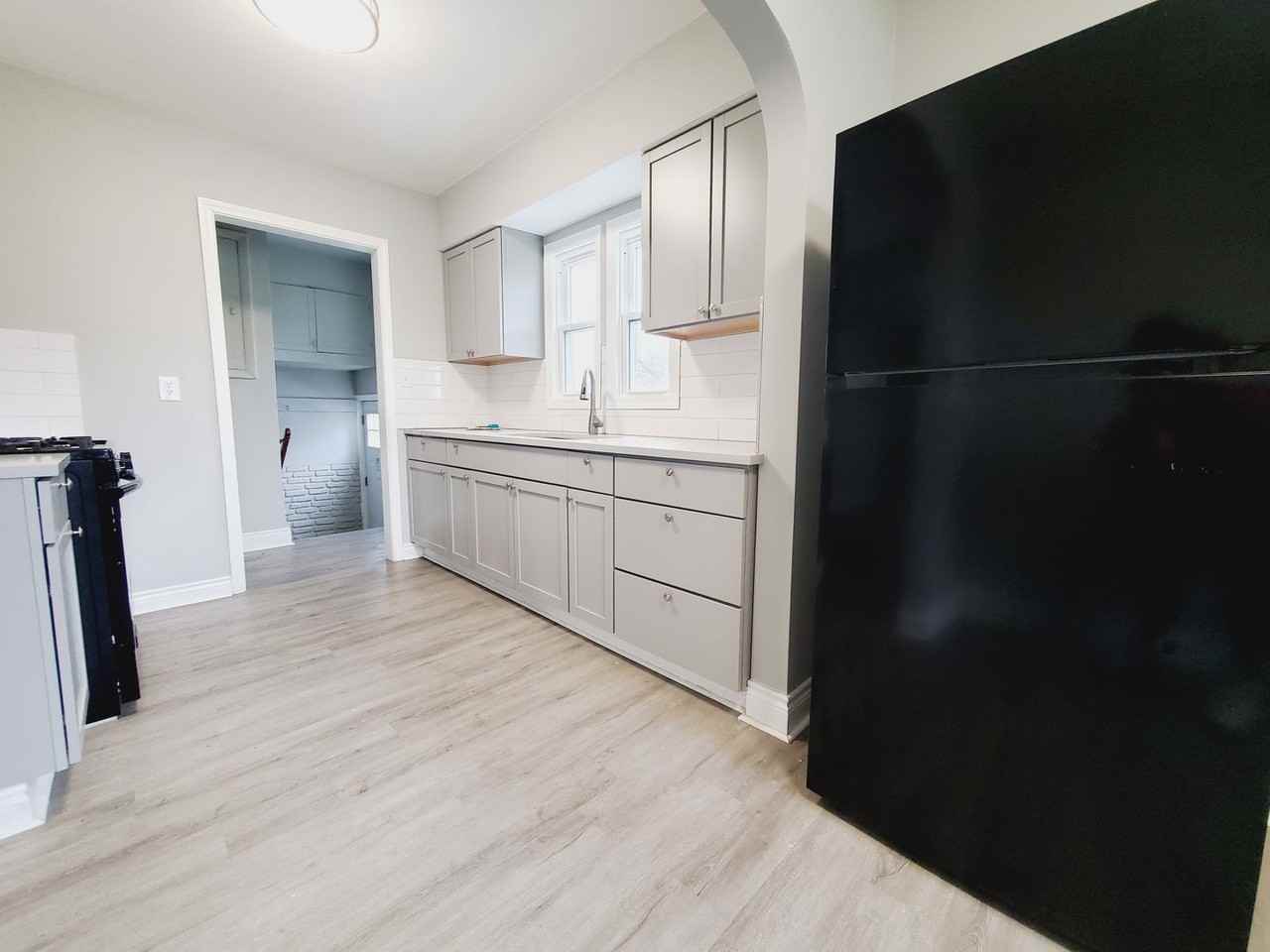 428 N Hobart Rd - Photo 2 of 7