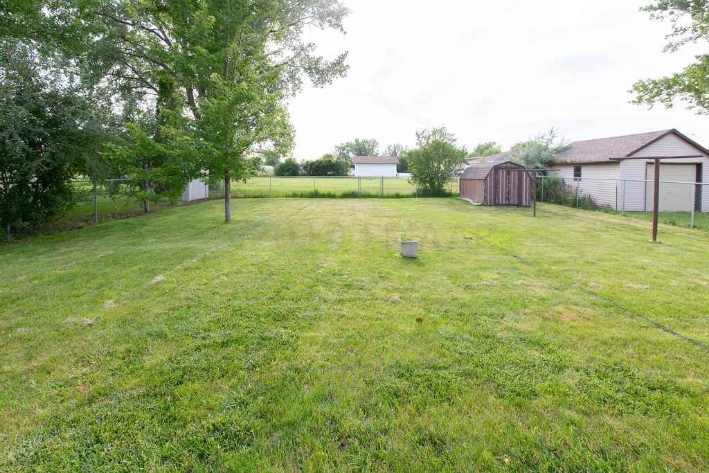 102 4th St Sw - Photo 3 of 9