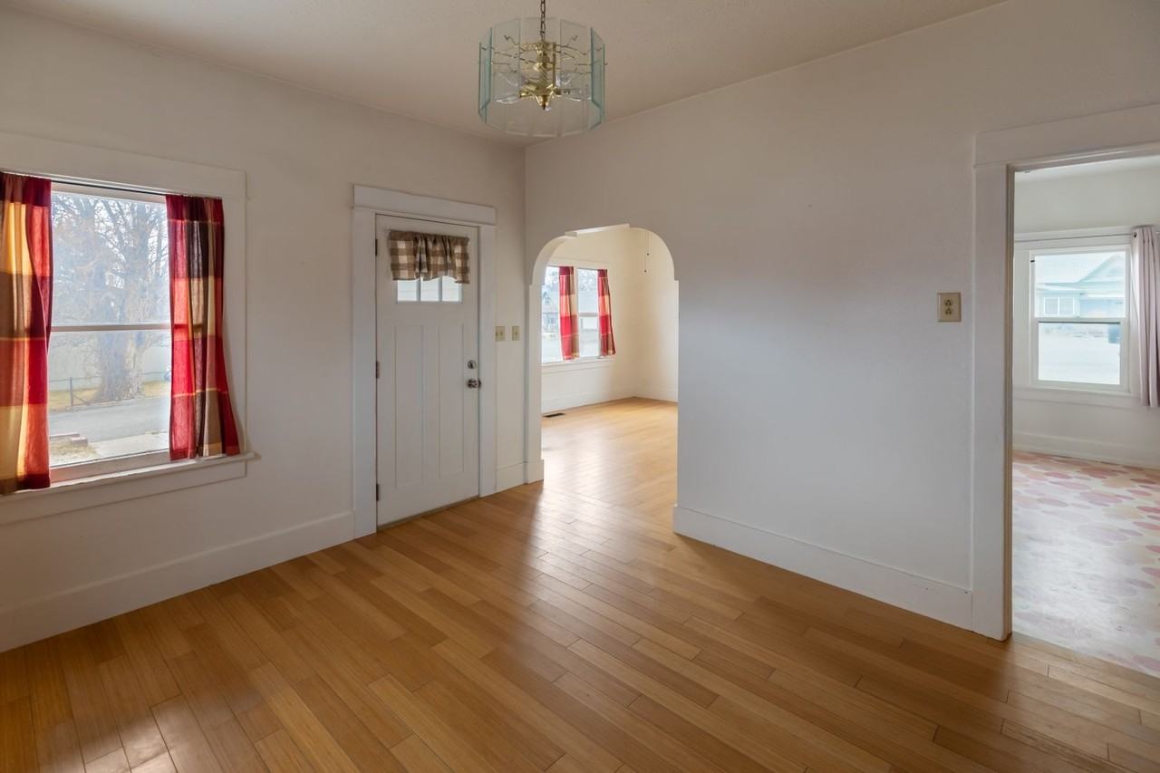 90 W 100 N - Photo 3 of 14