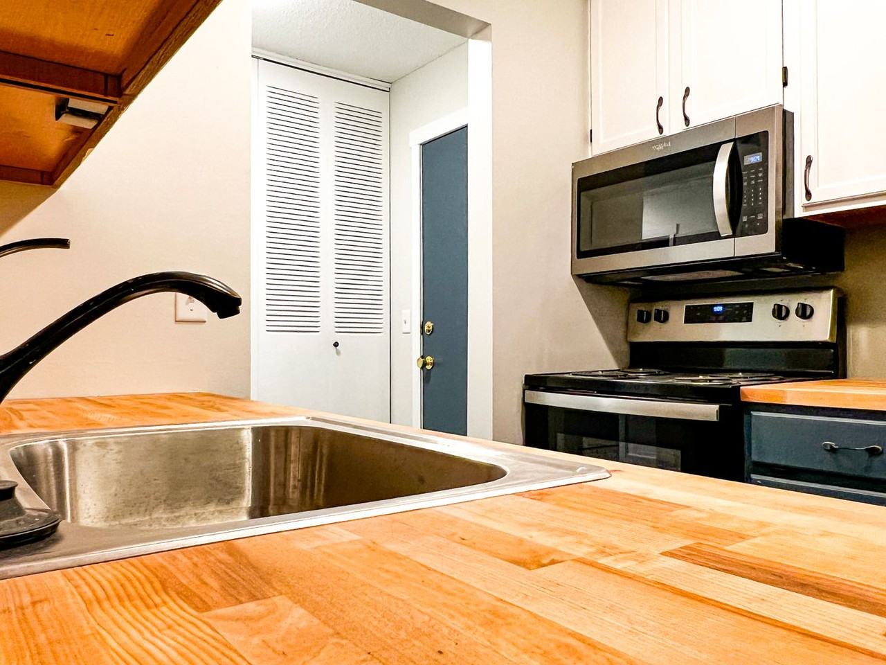 2800 Hillsboro Ave N - Photo 6 of 23