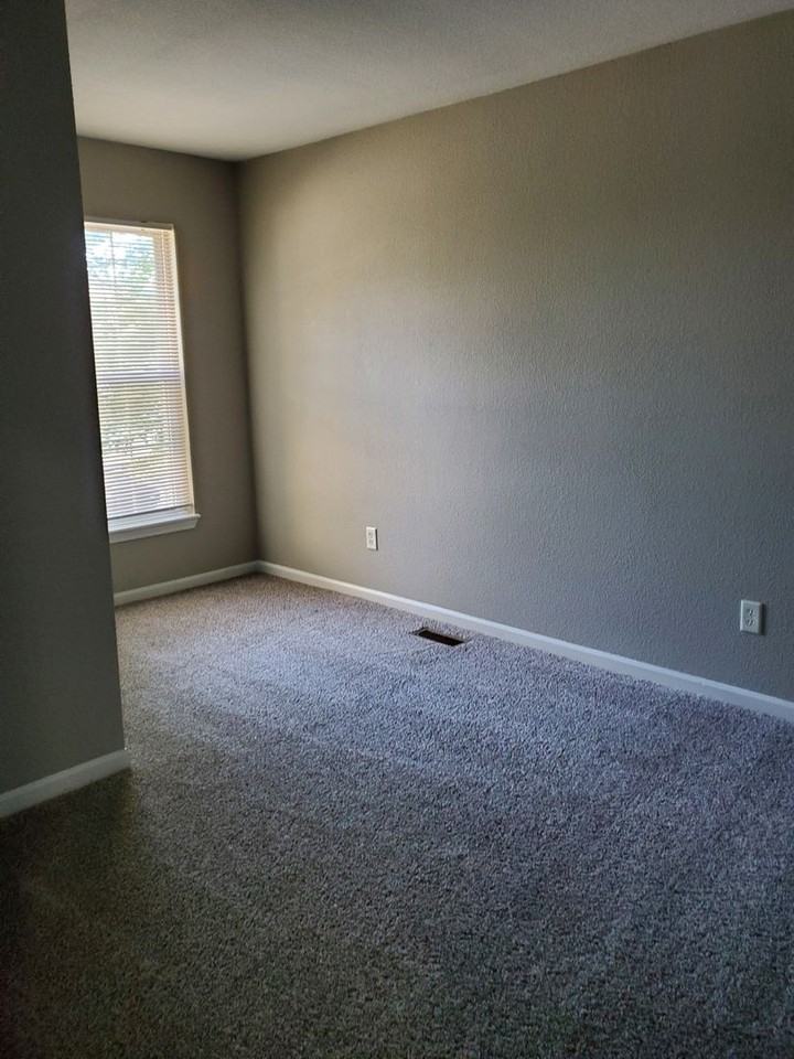 405 Se Brandon Ct Apt D - Photo 2 of 6