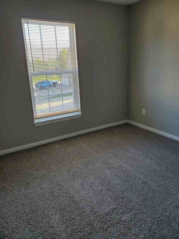 405 Se Brandon Ct Apt D - Photo 3 of 6