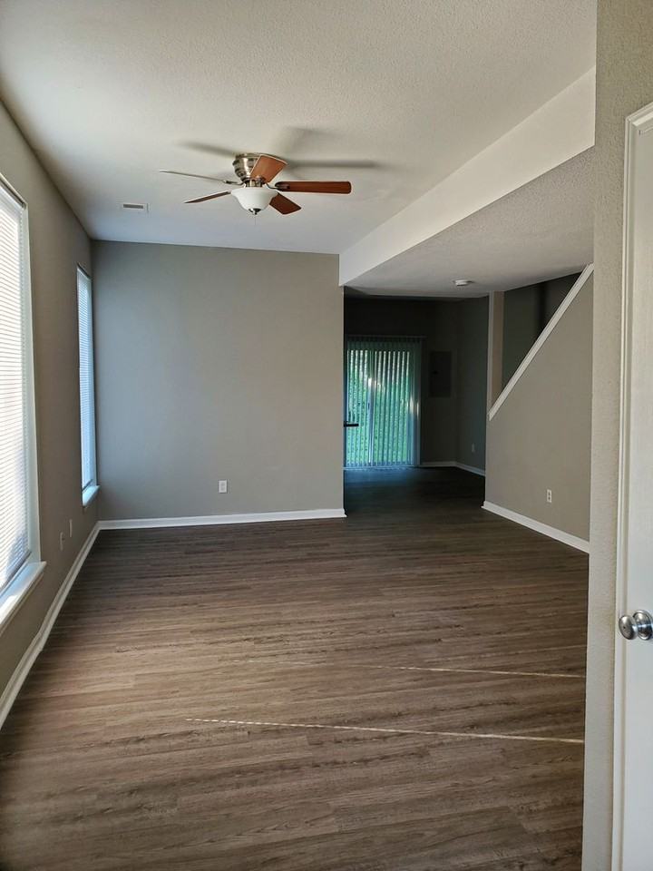 405 Se Brandon Ct Apt D - Photo 5 of 6
