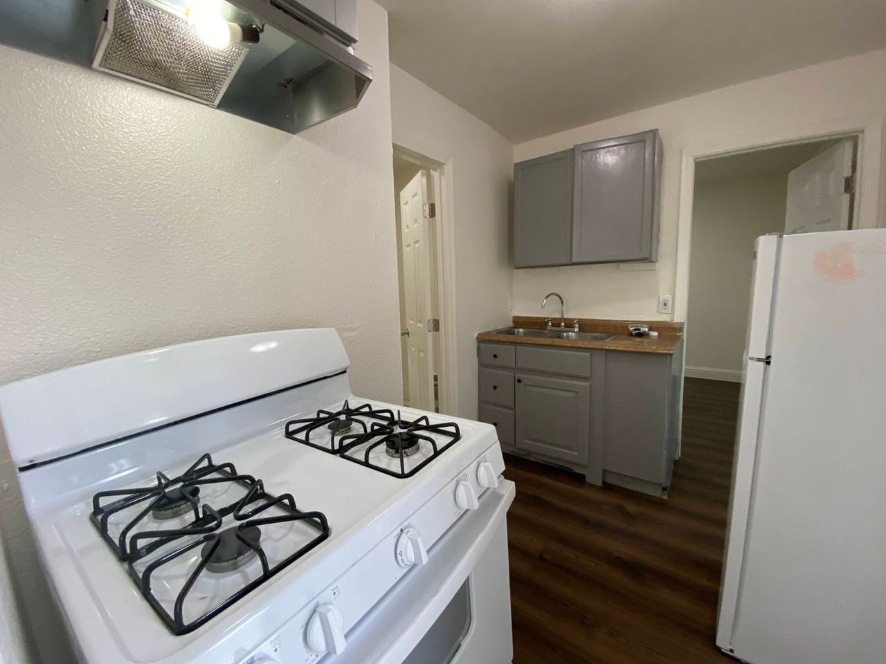 462 Delhi Ave - Photo 2 of 11
