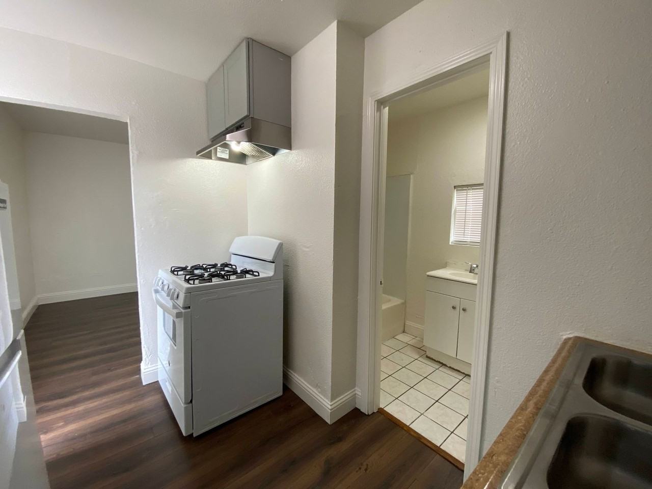 462 Delhi Ave - Photo 3 of 11