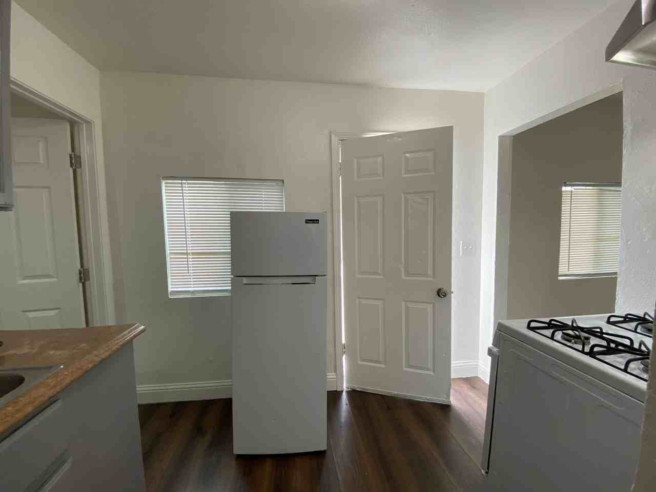 462 Delhi Ave - Photo 4 of 11