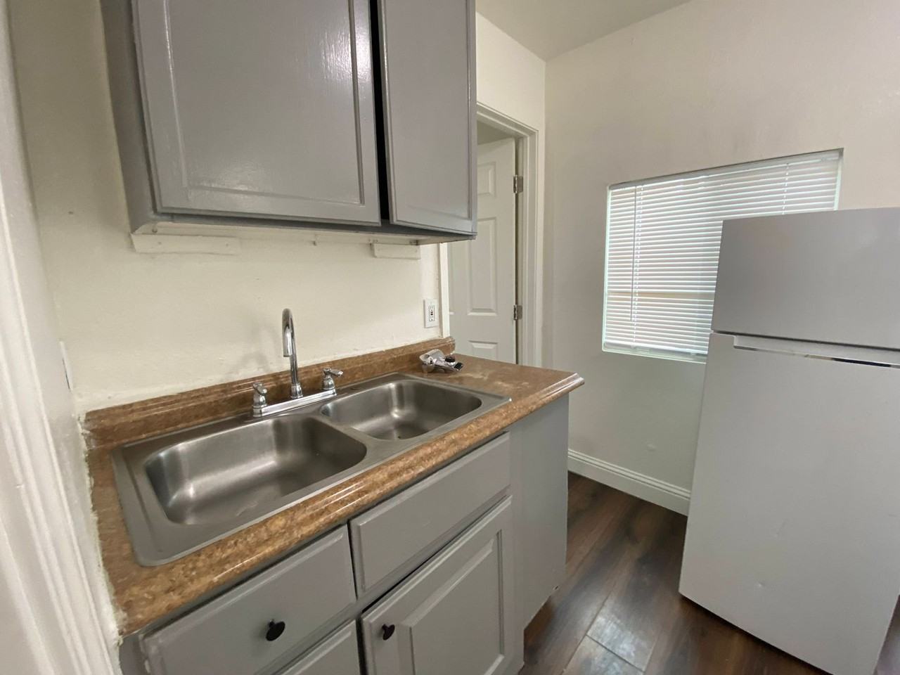 462 Delhi Ave - Photo 6 of 11