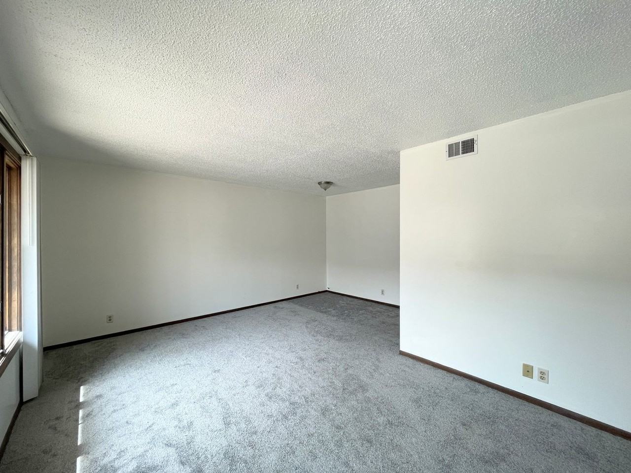 1411 E 27th - Photo 2 of 11