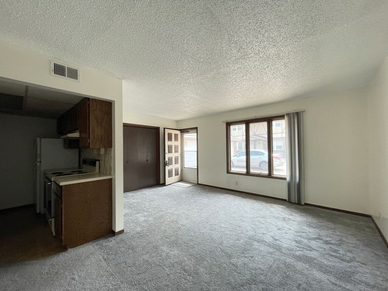 1411 E 27th - Photo 3 of 11