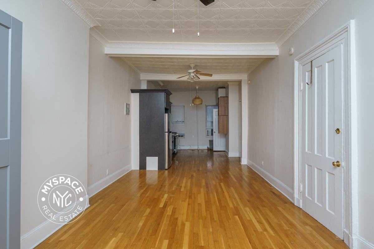 292 Van Brunt St #1 - Photo 2 of 9