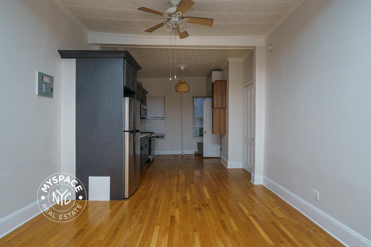 292 Van Brunt St #1 - Photo 3 of 9