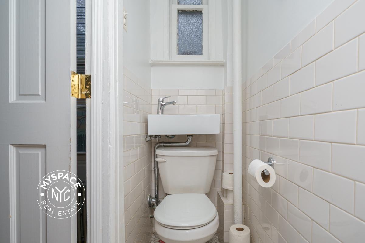 292 Van Brunt St #1 - Photo 6 of 9