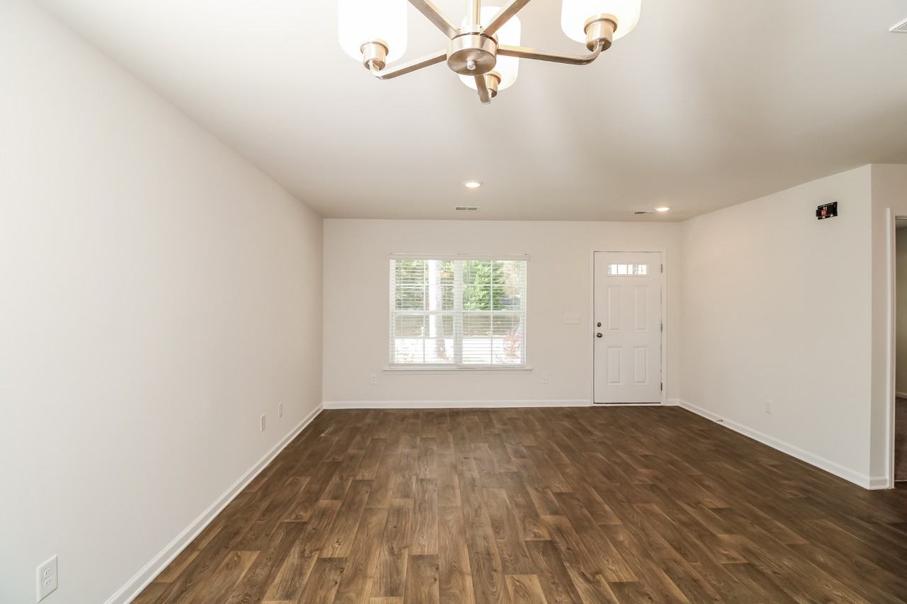 1210 Gardner St - Photo 5 of 19