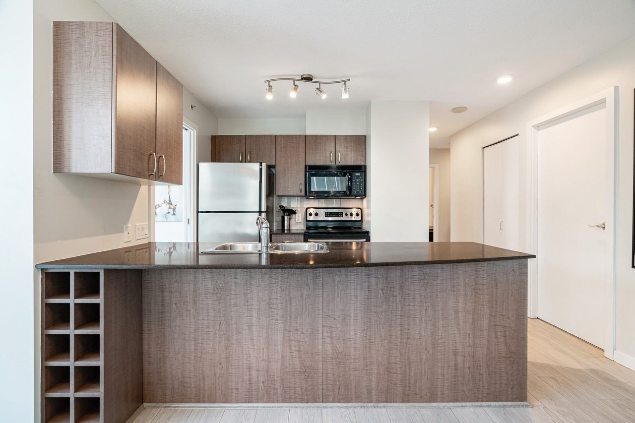 610 Granville Street - Photo 8
