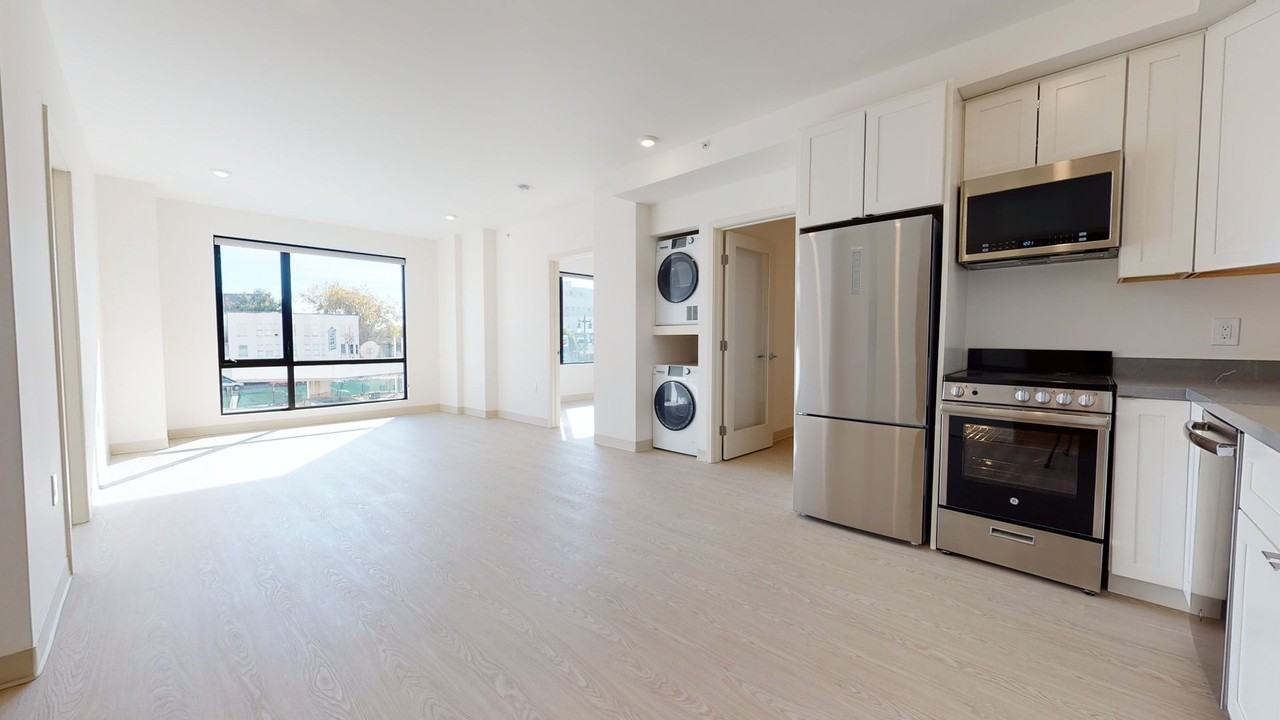 363 6th St - Photo 4 of 32