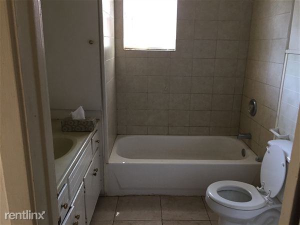 104 E Ward St - Photo 3 of 7