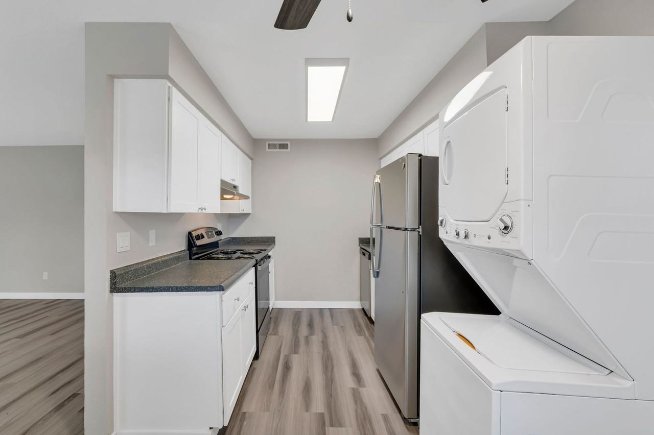 1668 Locust - Photo 2 of 16