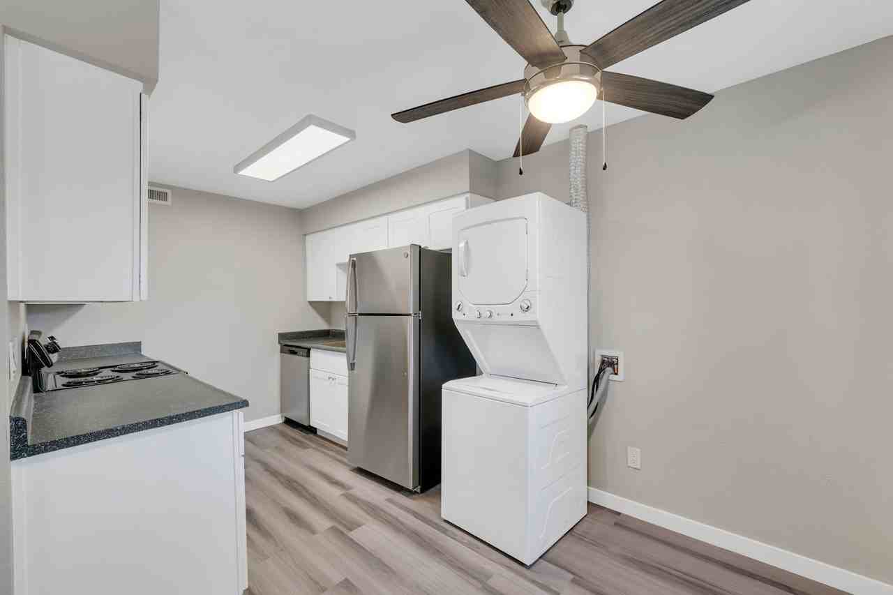 1668 Locust - Photo 3 of 16