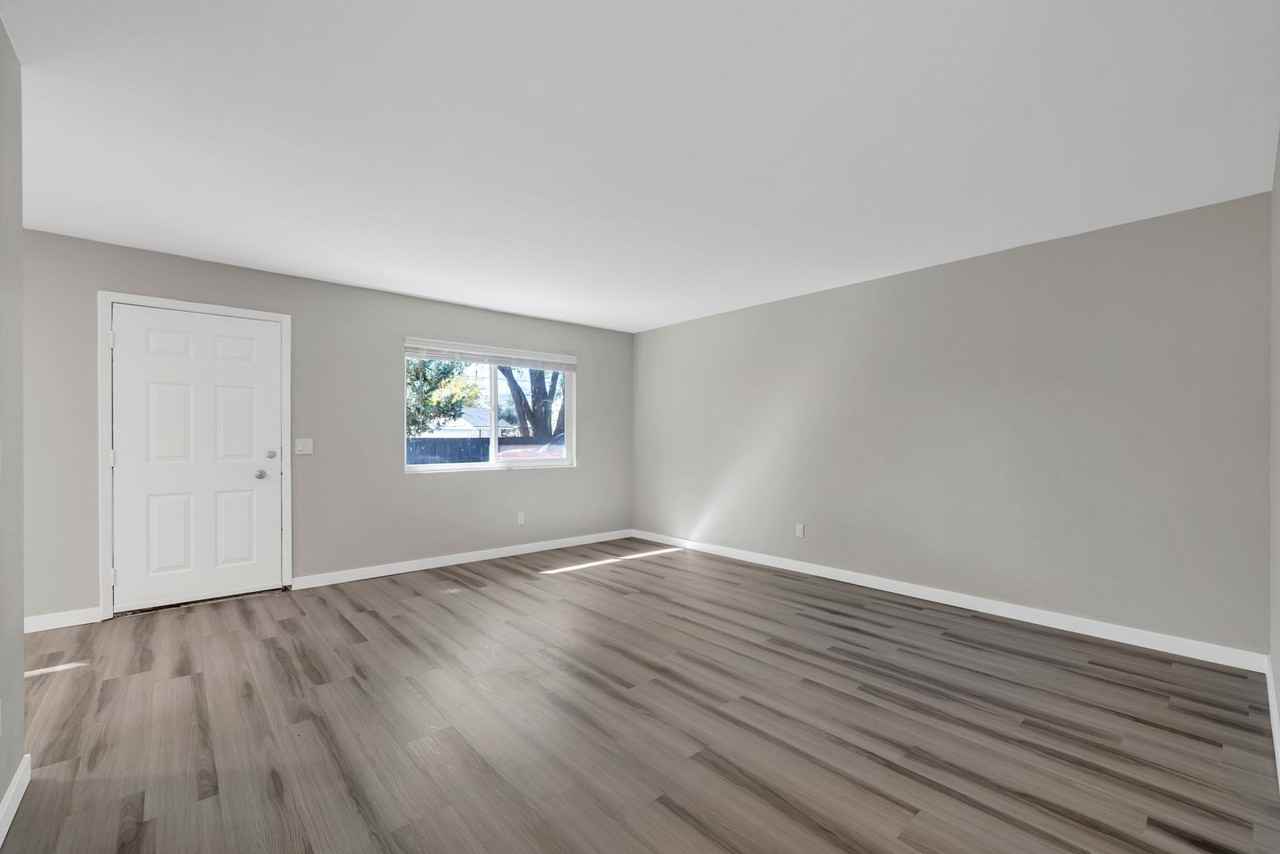 1668 Locust - Photo 7 of 16