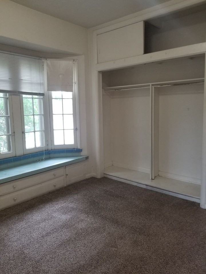 1031 20th St - Photo 2 of 34