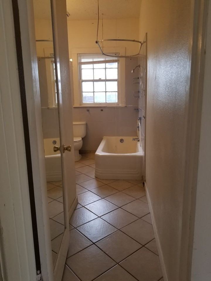 1031 20th St - Photo 3 of 34