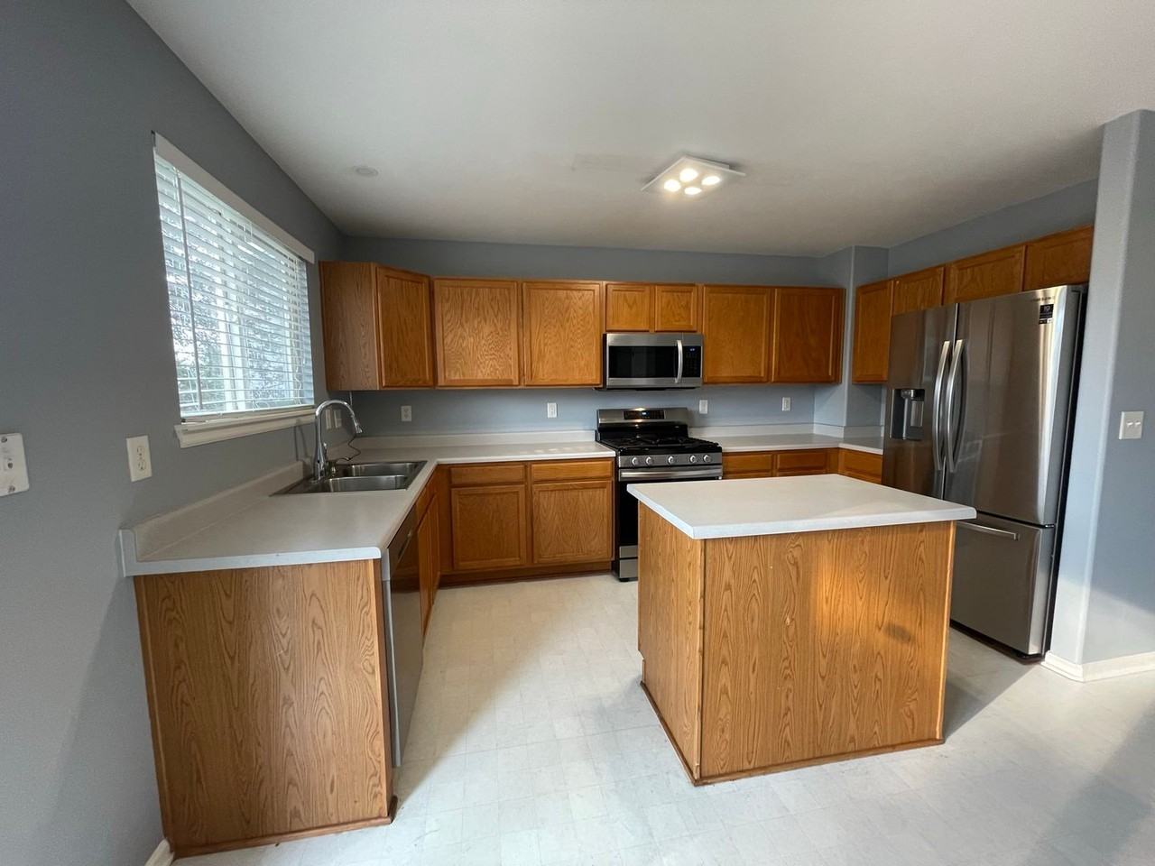 5579 S Versailles St - Photo 2 of 35