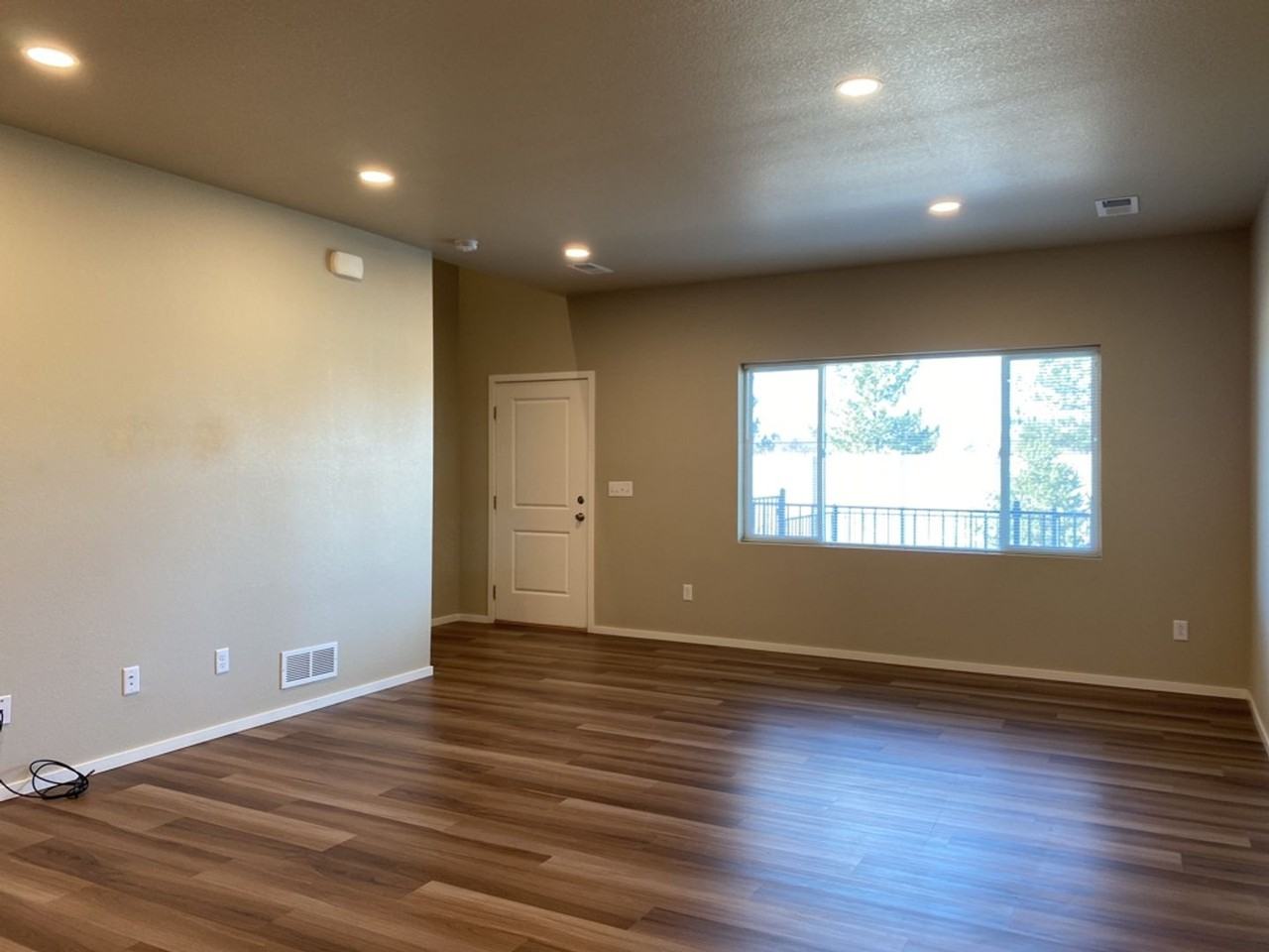 3631 Ronald Reagan Ave - Photo 5 of 40