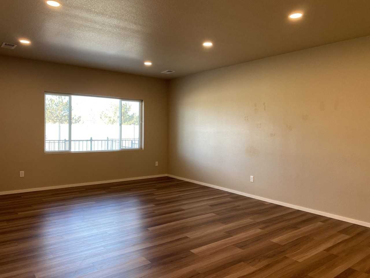 3631 Ronald Reagan Ave - Photo 6 of 40