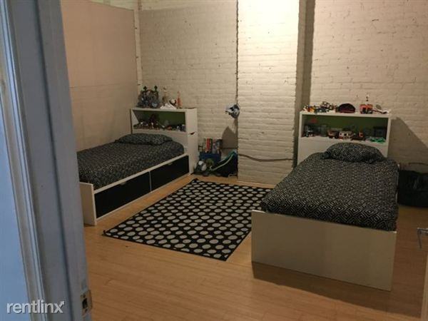 1009 Jefferson St - Photo 3 of 10