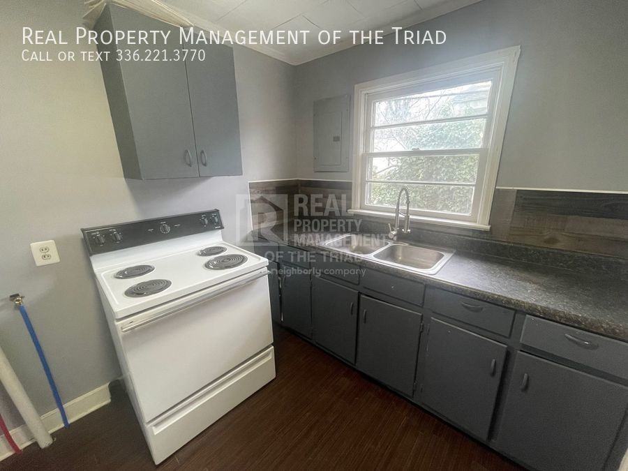 222 Holderby St - Photo 3 of 11