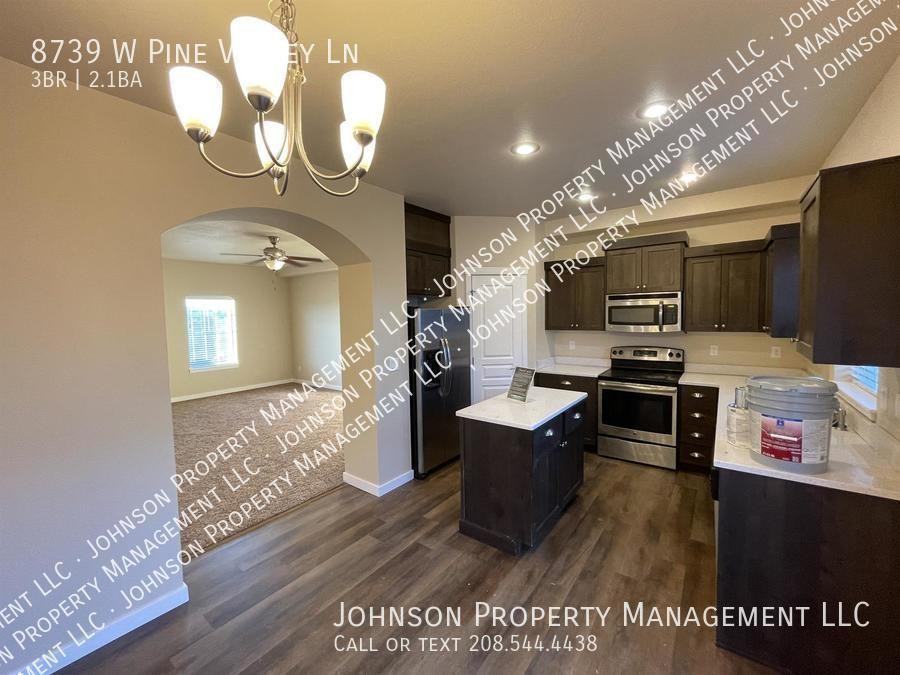 8739 W Pine Valley Ln - Photo 2 of 14