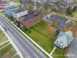 featured image of 409 W Bancroft St #404