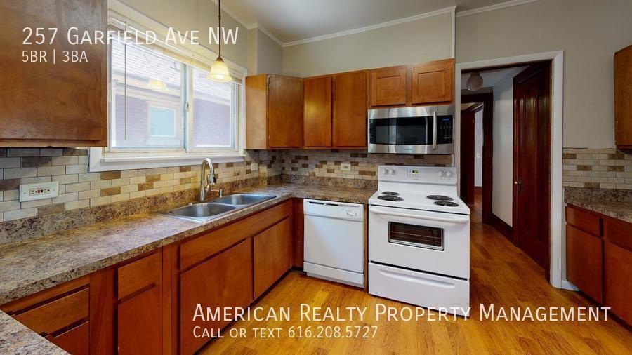 257 Garfield Ave Nw - Photo 2 of 25