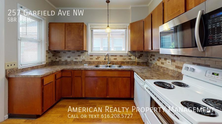 257 Garfield Ave Nw - Photo 4 of 25
