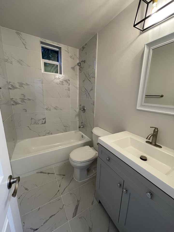 17124 33rd Ave Ne #NA - Photo 3 of 9