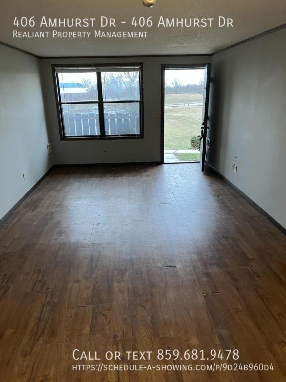 406 Amhurst Dr - Photo 2 of 18